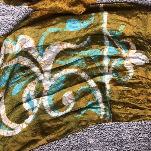 Beautiful very thin silk scarf - Picture 2 of 3